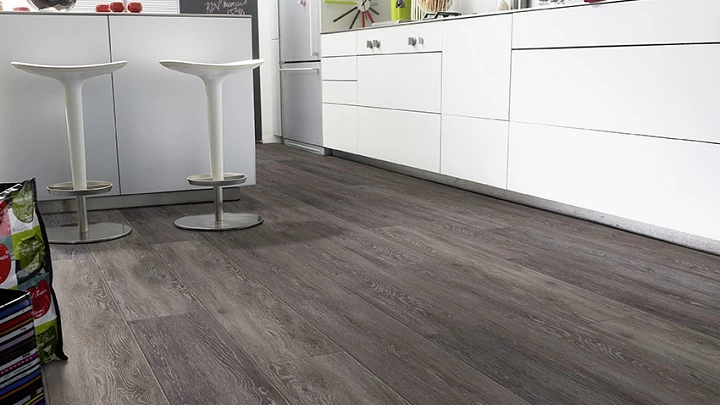 Los suelos de vinilo son una de las alternativas más económicas para revestir y redecorar al mismo tiempo